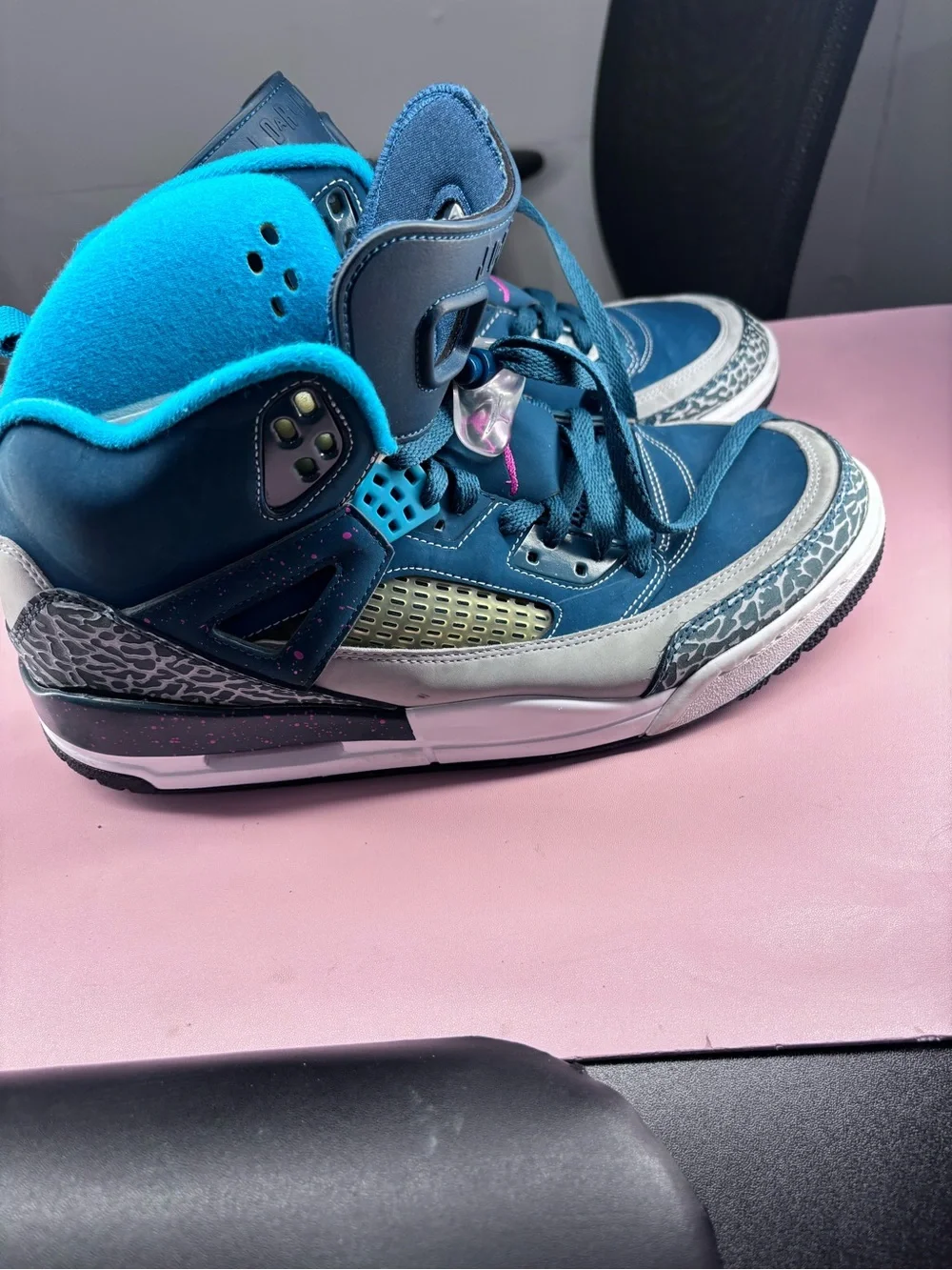 Jordan Men's Teal and Pink High-Top Athletic Sneakers